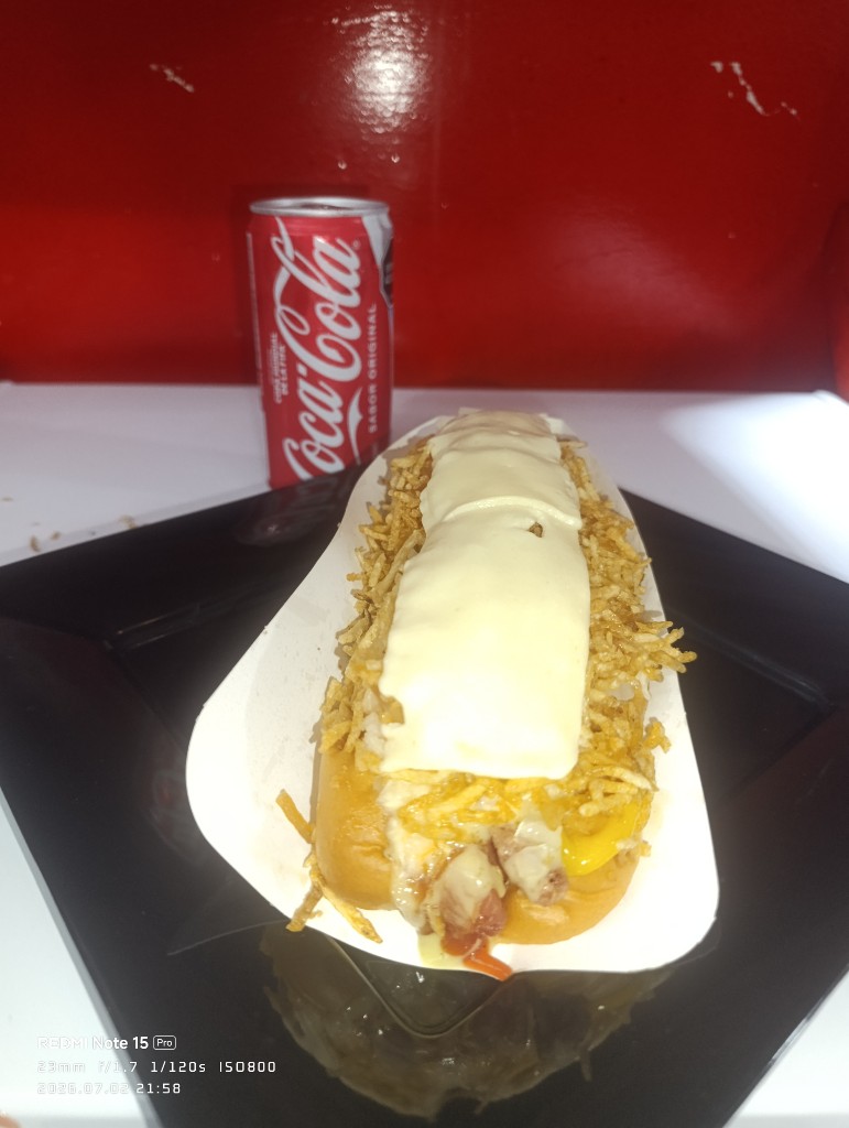 Perro caliente con queso
