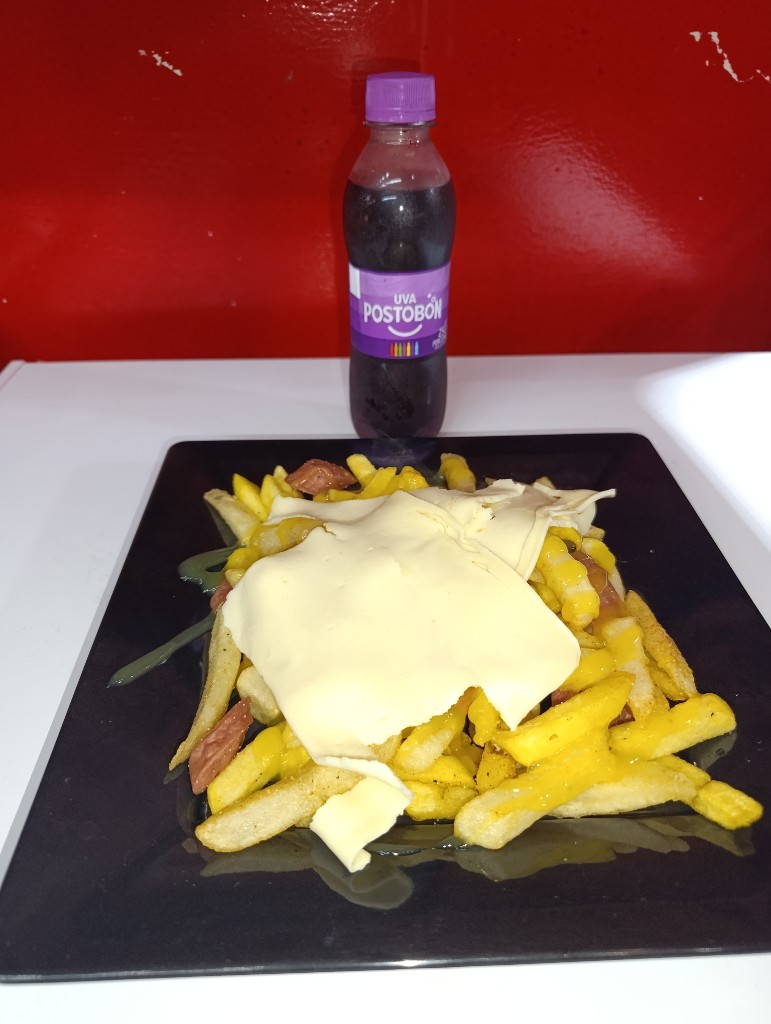 Salchipapas sencilla