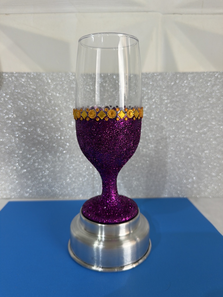 Taça roxa glitter decorada