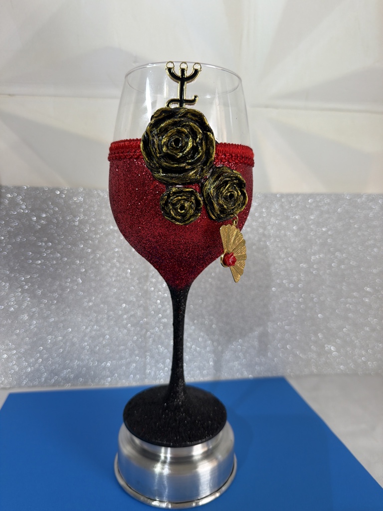 Taça vermelha c/ Preta