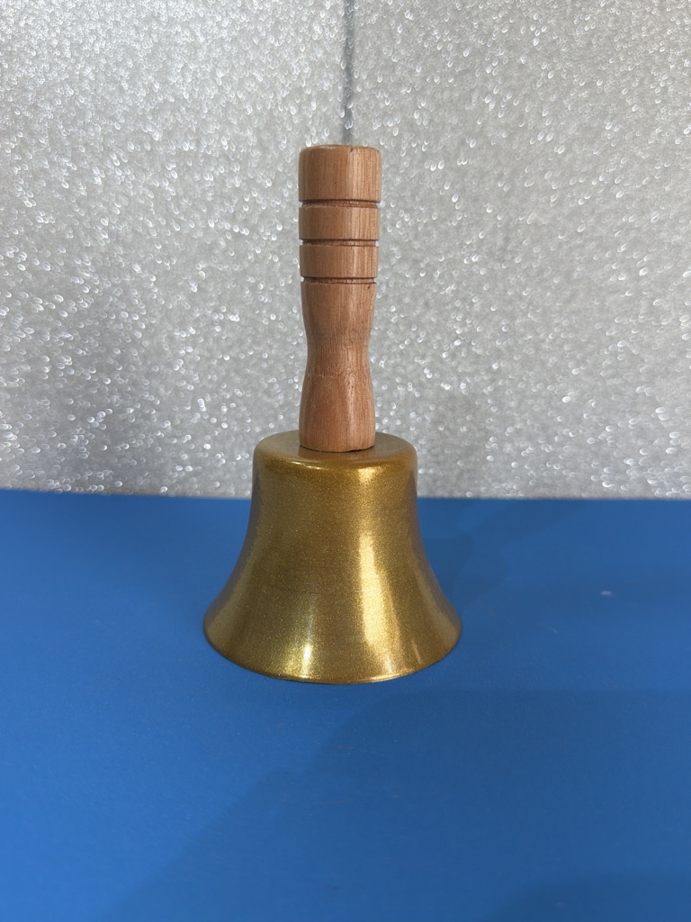 Sino dourado cabo madeira