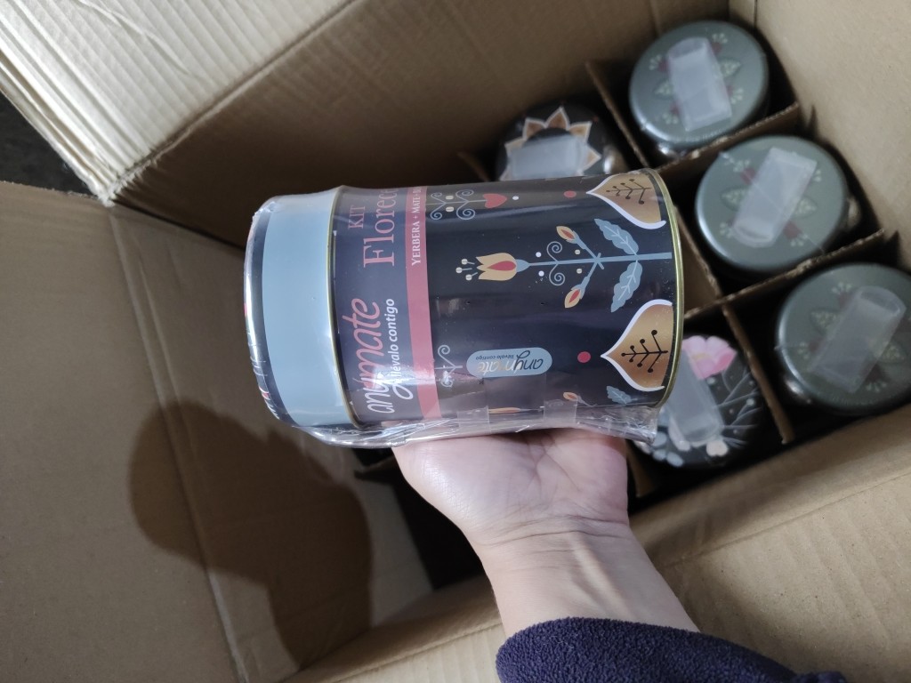Yervero más matero más bombilla. Mujer