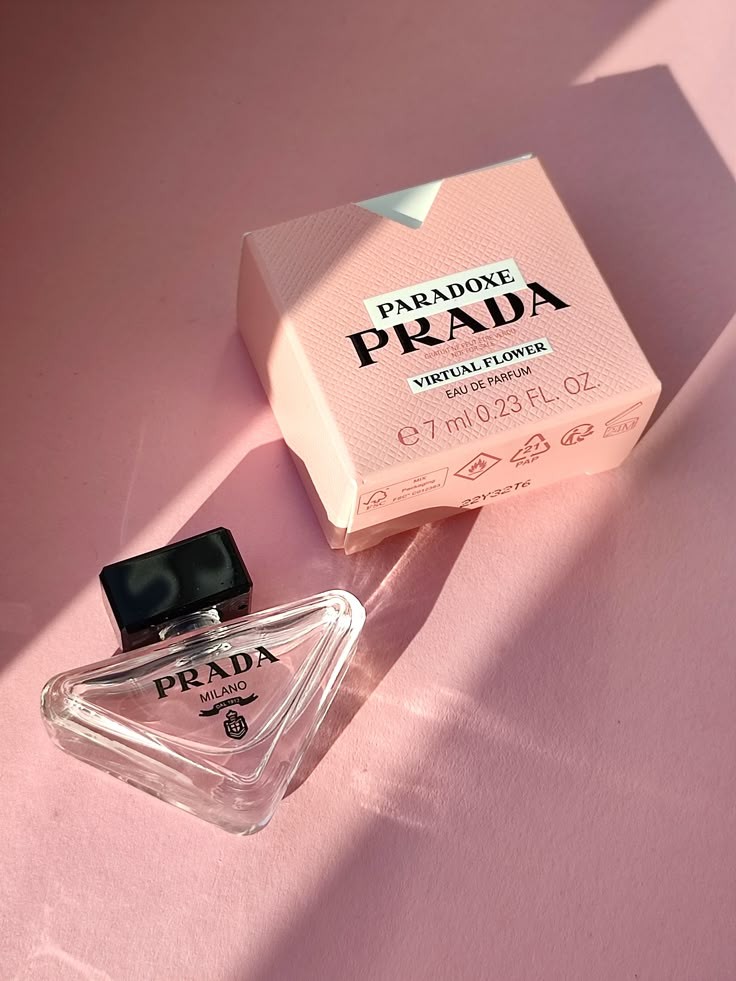 Prada Paradoxe virtal flower