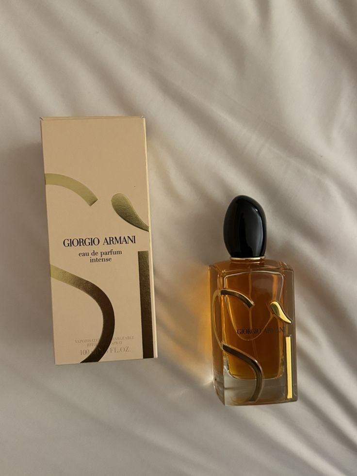 Giorgio Armani Sì perfume