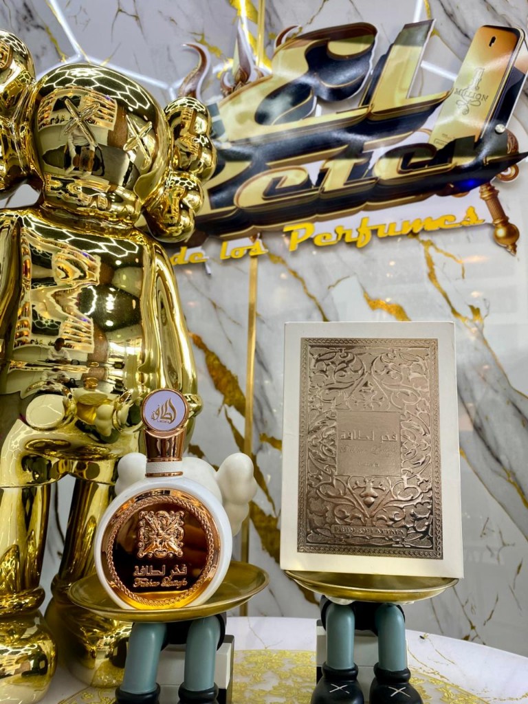 Fakhar blanco y dorado