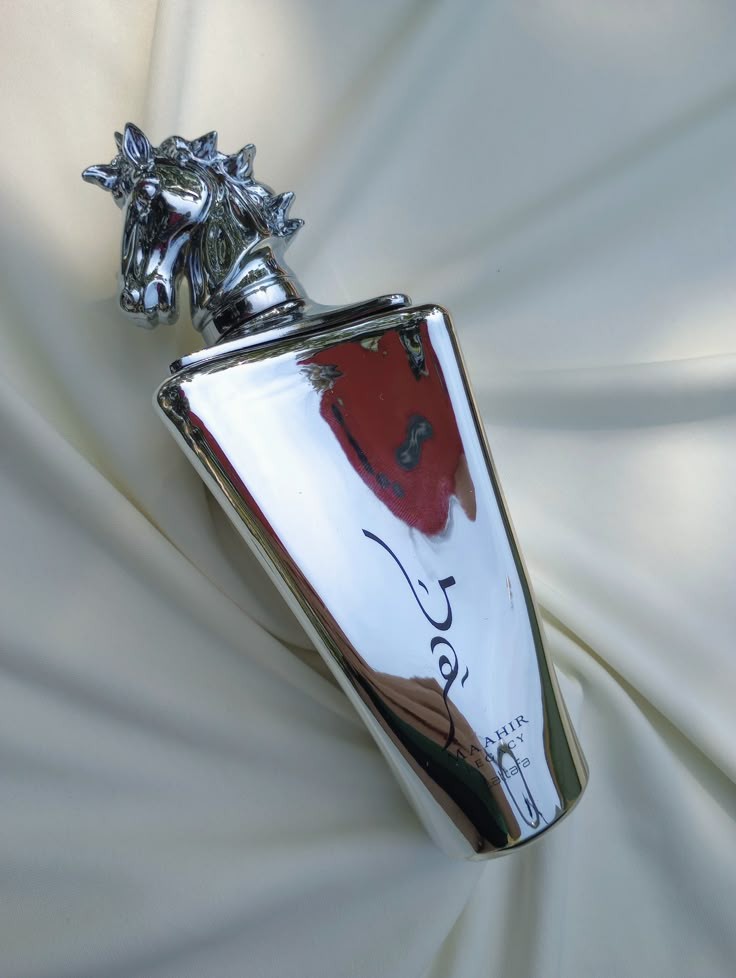 Maahir Dubai perfume plateado