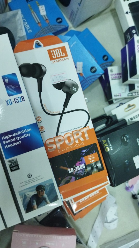 Audífonos con cable económico