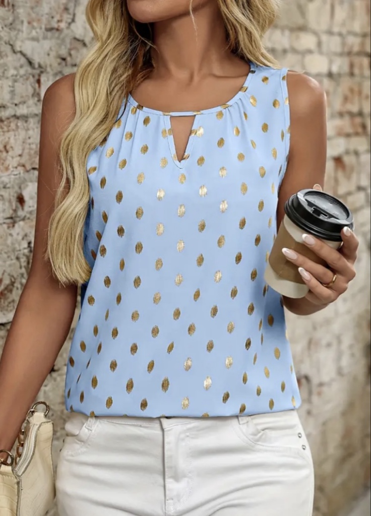 Blusa celeste con puntos brillantes