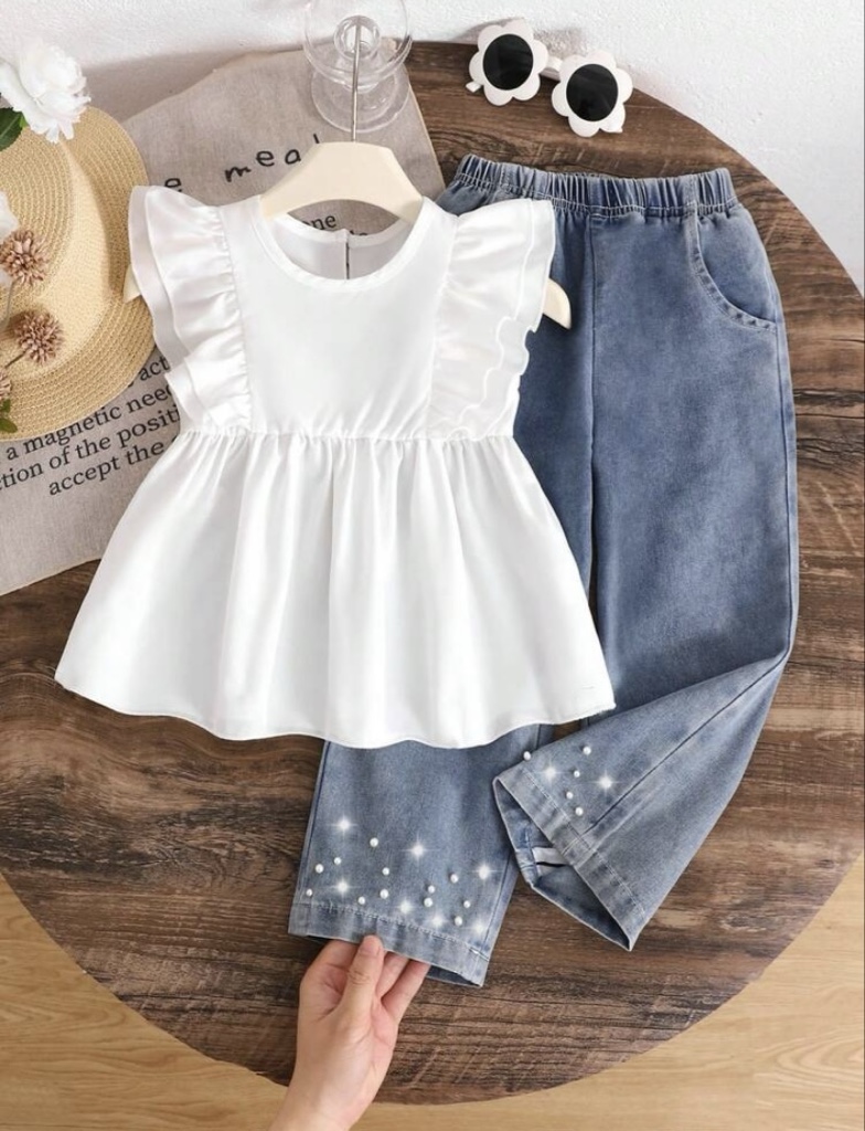 Conjunto blanco con jeans