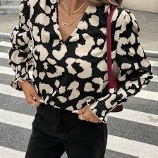Blusa estampada negra y crema