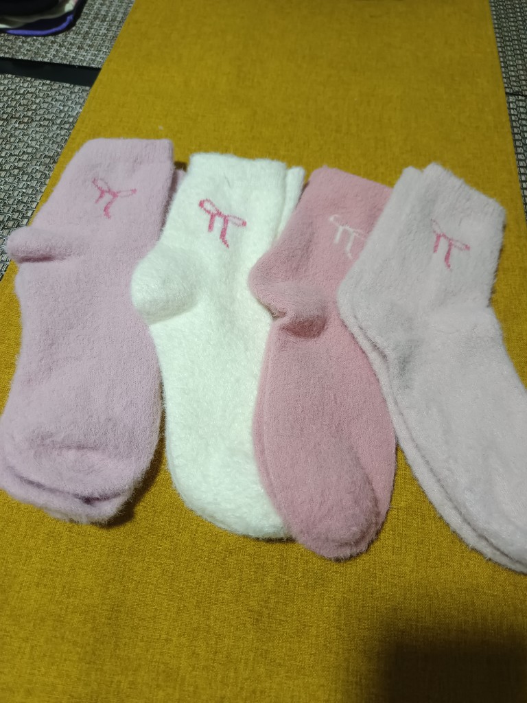 Calcetines peludos pastel