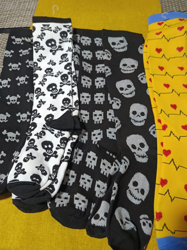 Calcetines calavera multicolor