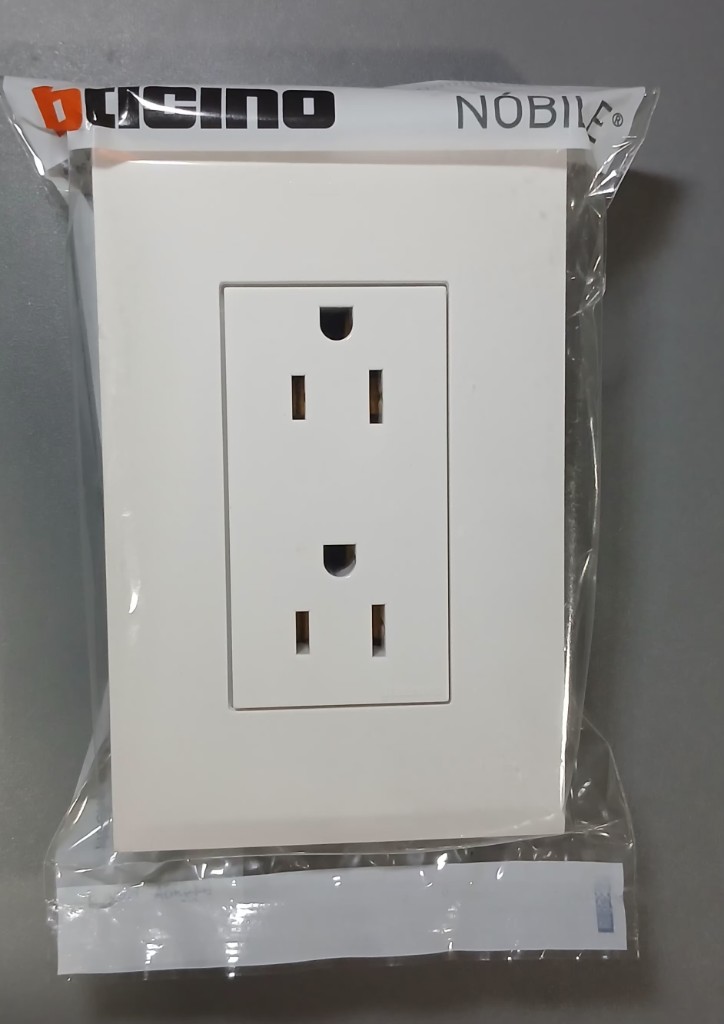 TOMA HEMBRA BLANCO NÓBILE BTICINO