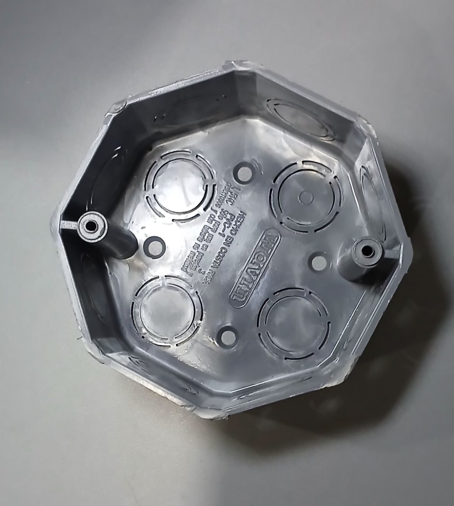 CAJA OCTAGONAL PLASTICA GRIS AMANCO