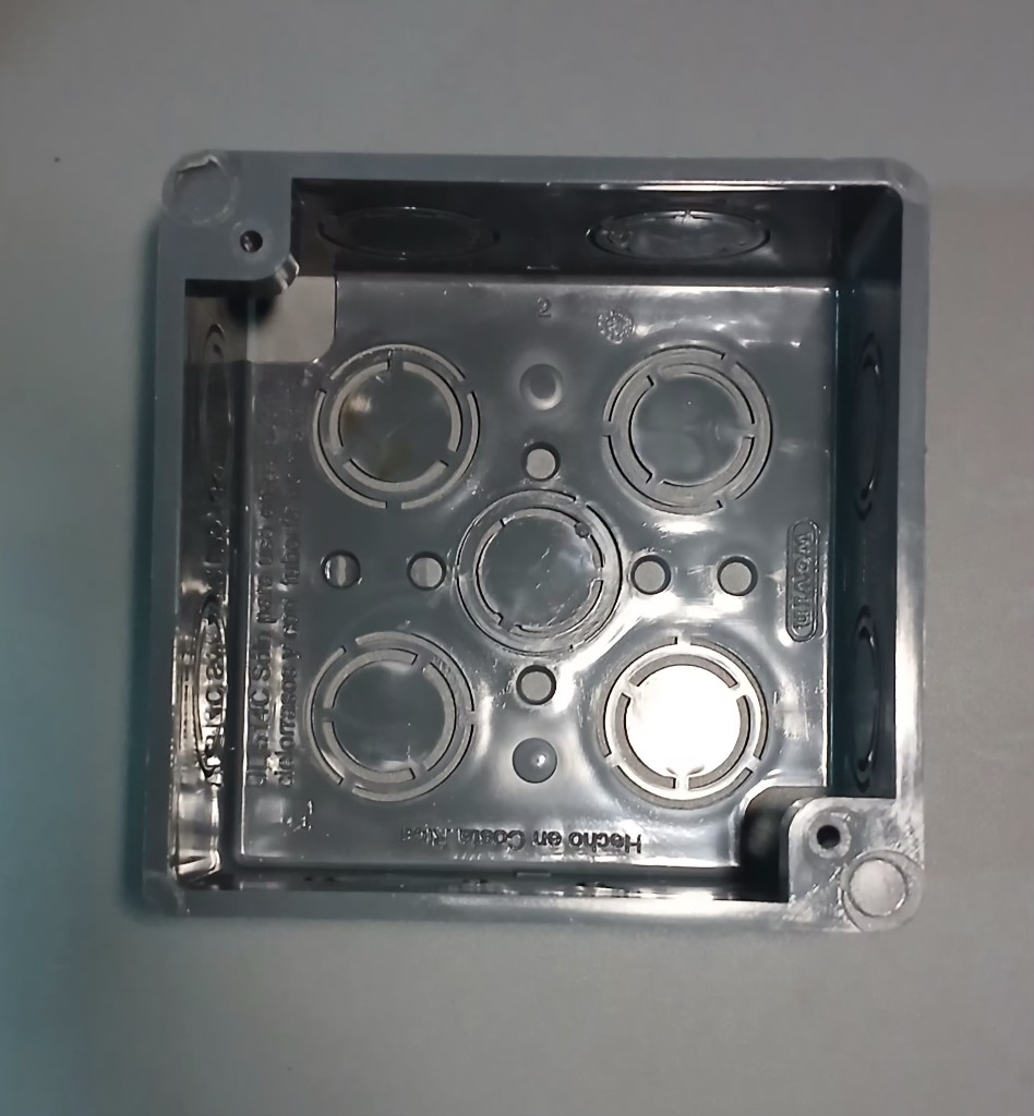 CAJA 4X4 PLASTICA GRIS AMANCO