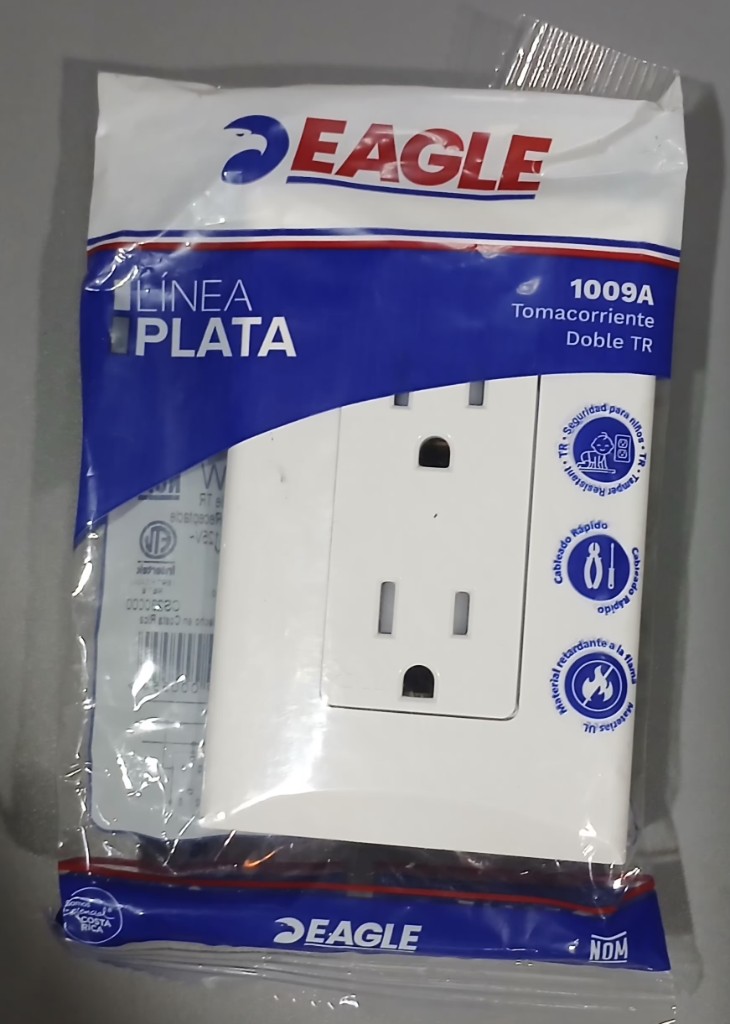 TOMA HEMBRA BLANCO LINEA PLATA