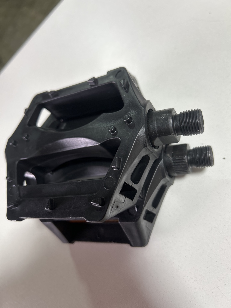 PEDAL PLASTICO RUSH ROSCA FINA 1769