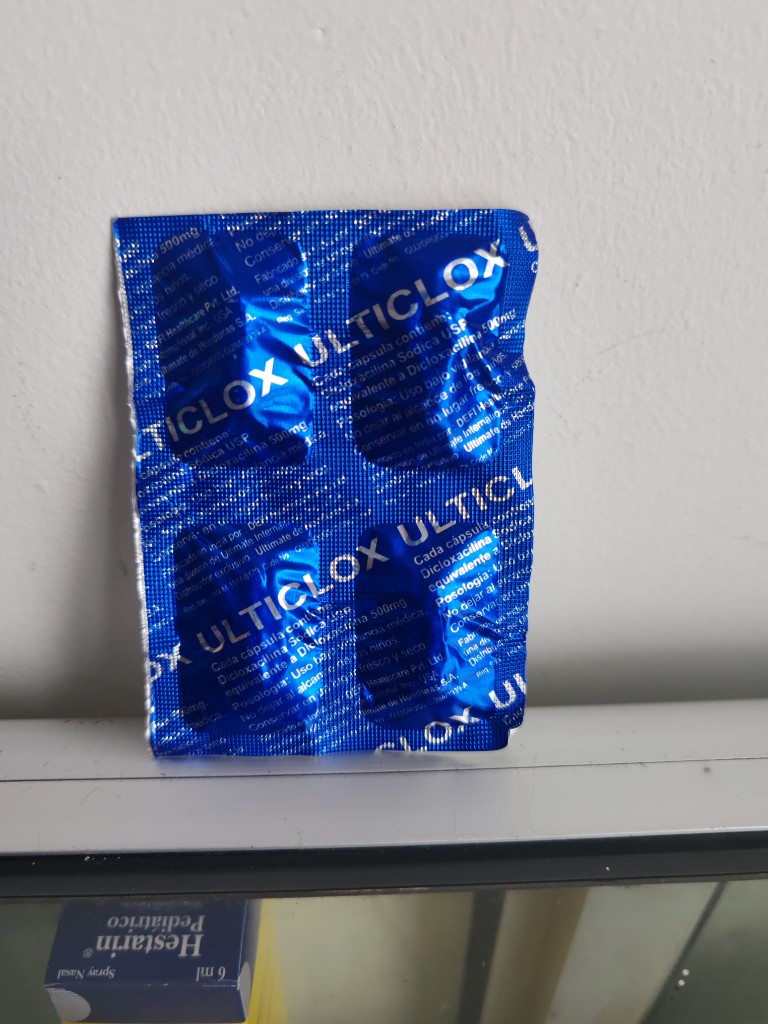 B-1   ULTICLOX (DICLOXACILINA 500MG). BLISTER DE 4 TABLETAS. ULTIMATE