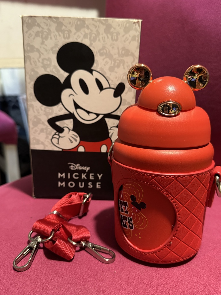 Mickey Mouse botella roja