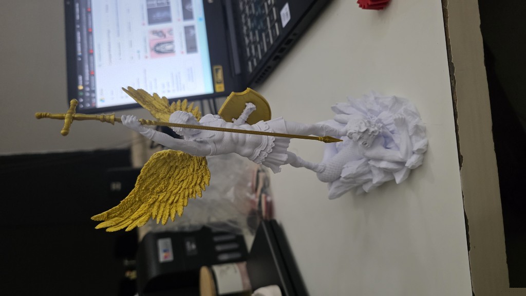 Branco e dourado miguel matando lucifer