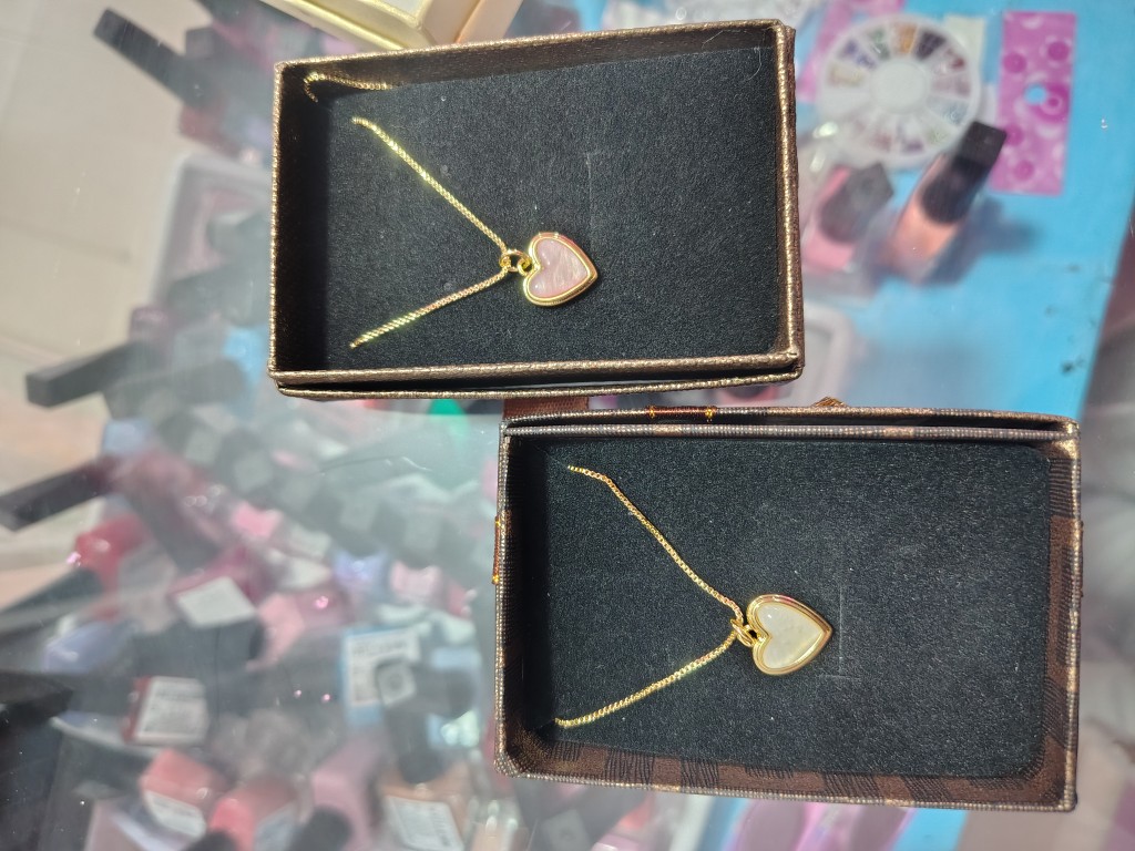 Collar corazón caja negra