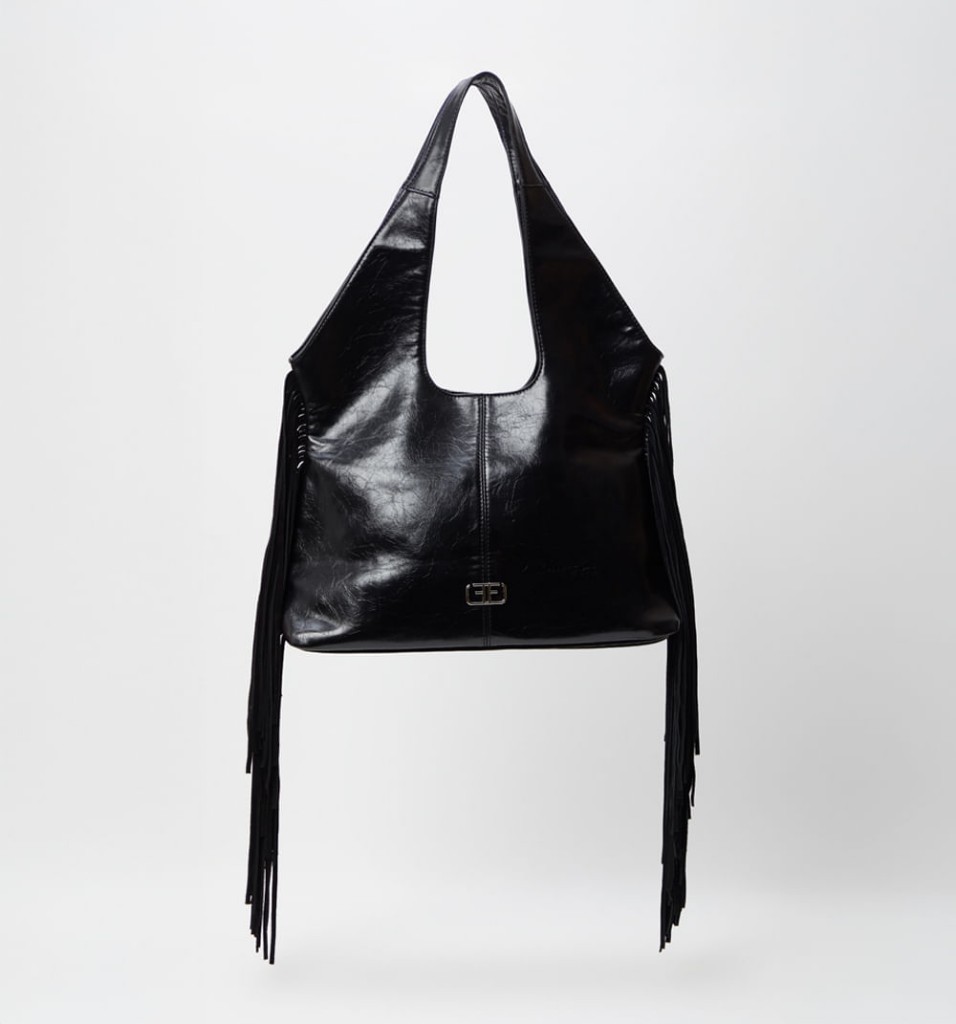 Bolso negro con flecos