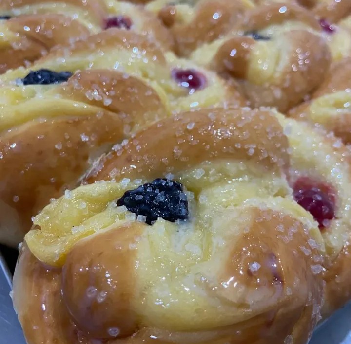 Pão doce Cereja com Ameixa