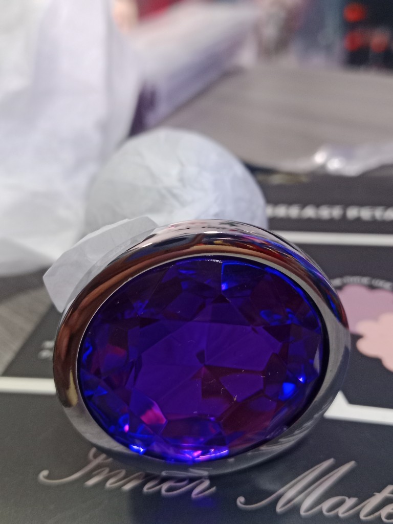plug plata redondo joya violeta  M