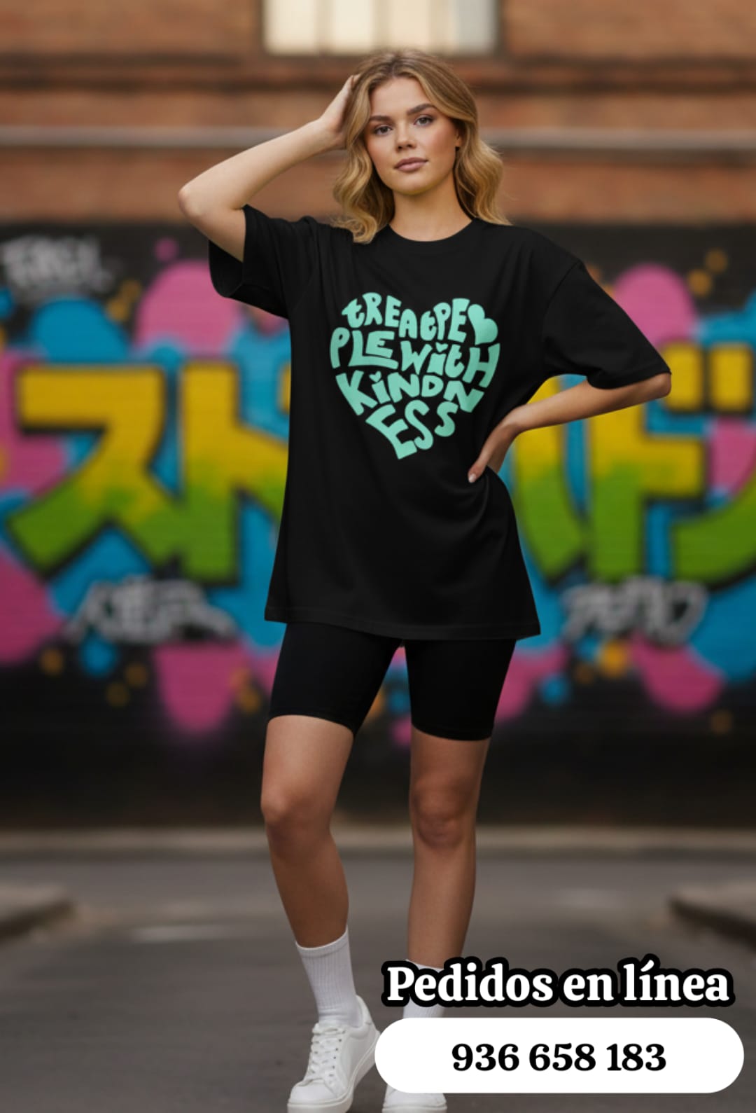 Camiseta negra oversize corazón verde