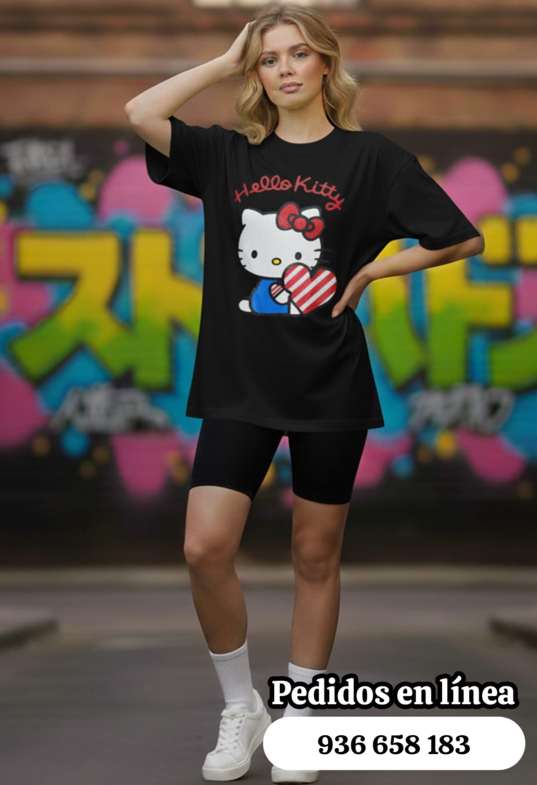 Camiseta negra Hello Kitty con corazón
