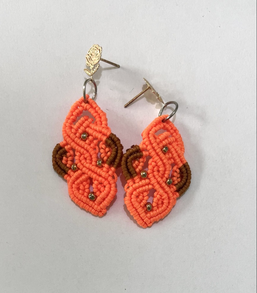 Arete Indu naranja neon y oscuro