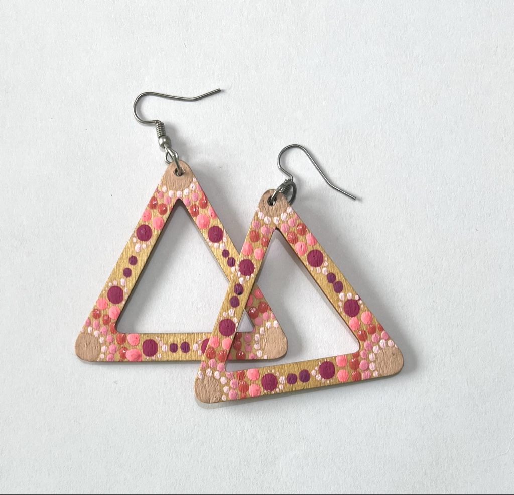 Arete triangular rosado