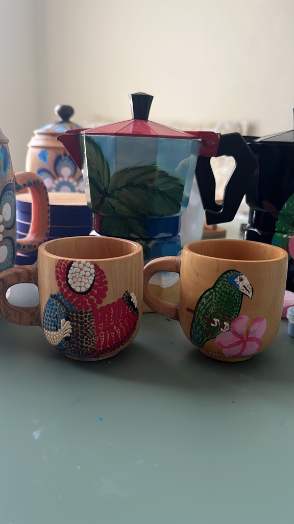 Taza de cotorra madera