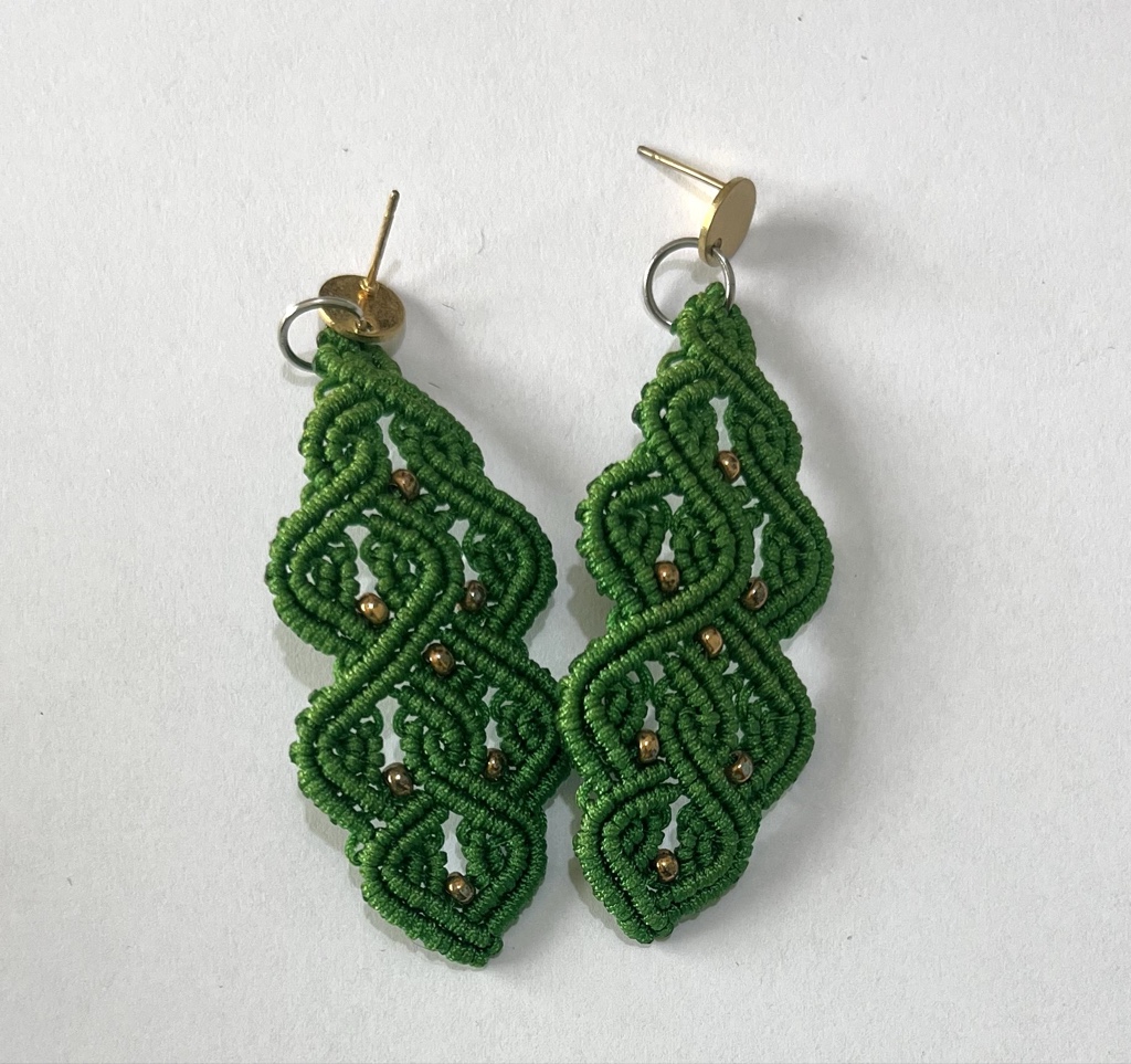 Arete Indu verde oscuro largo