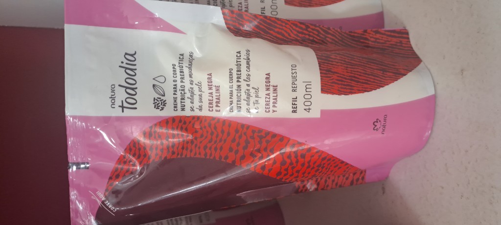 Repuesto de crema de cereza negra y praline