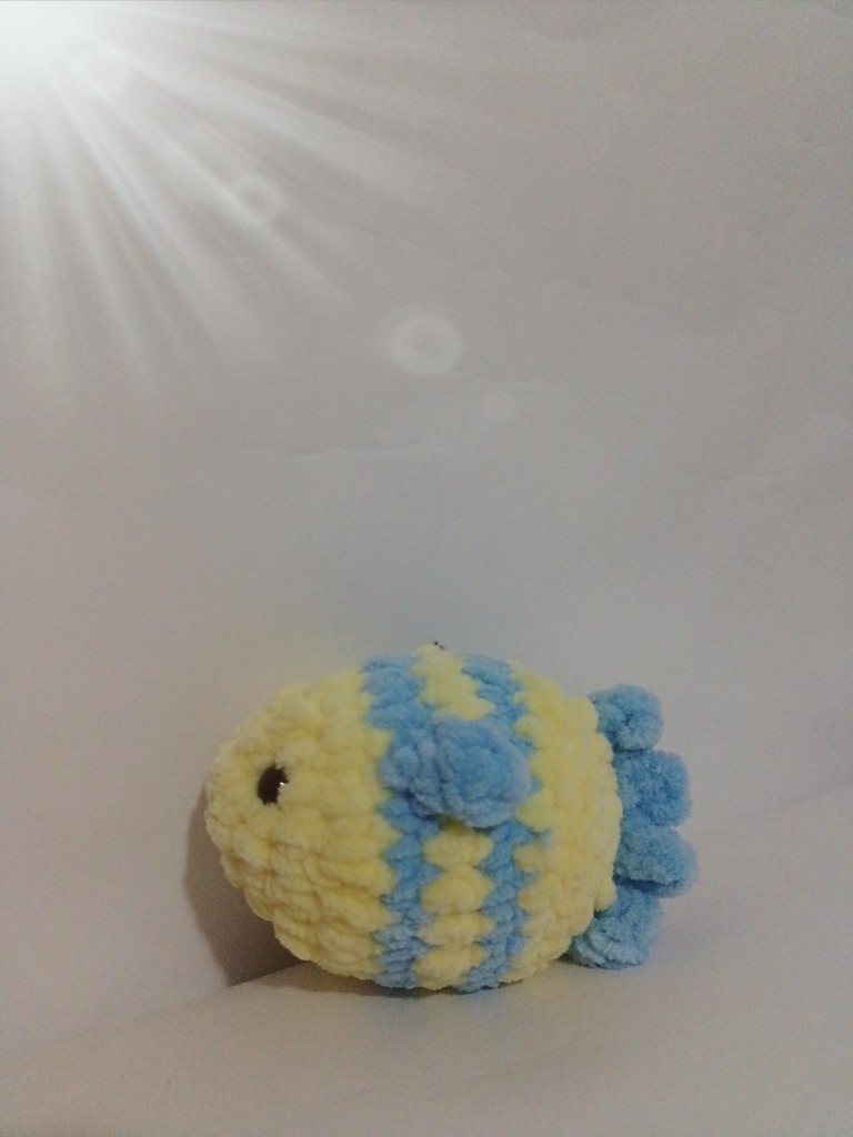 Peluche pez azul y amarillo llavero