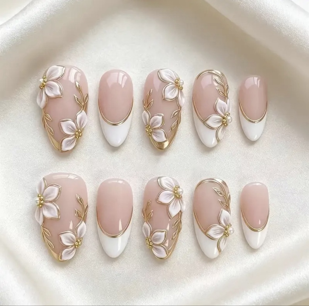 10 Uñas postizas blanco oro  G.