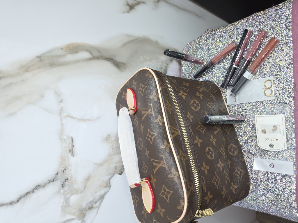 Louis Vuitton cosmetiquera cafe