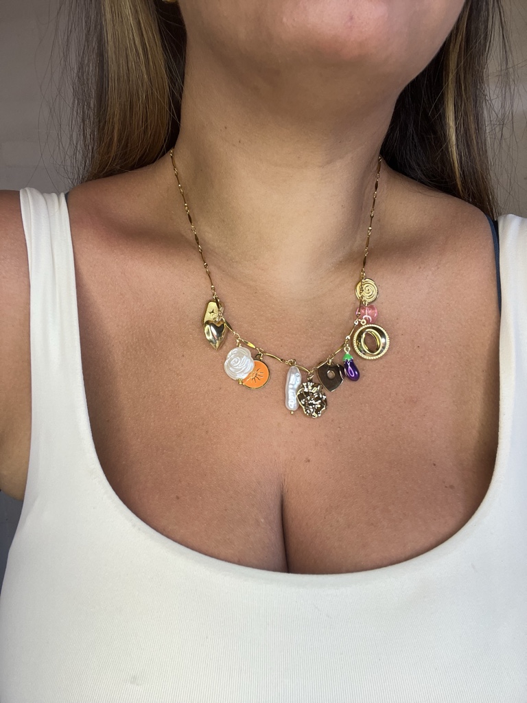 Collar dorado dijes