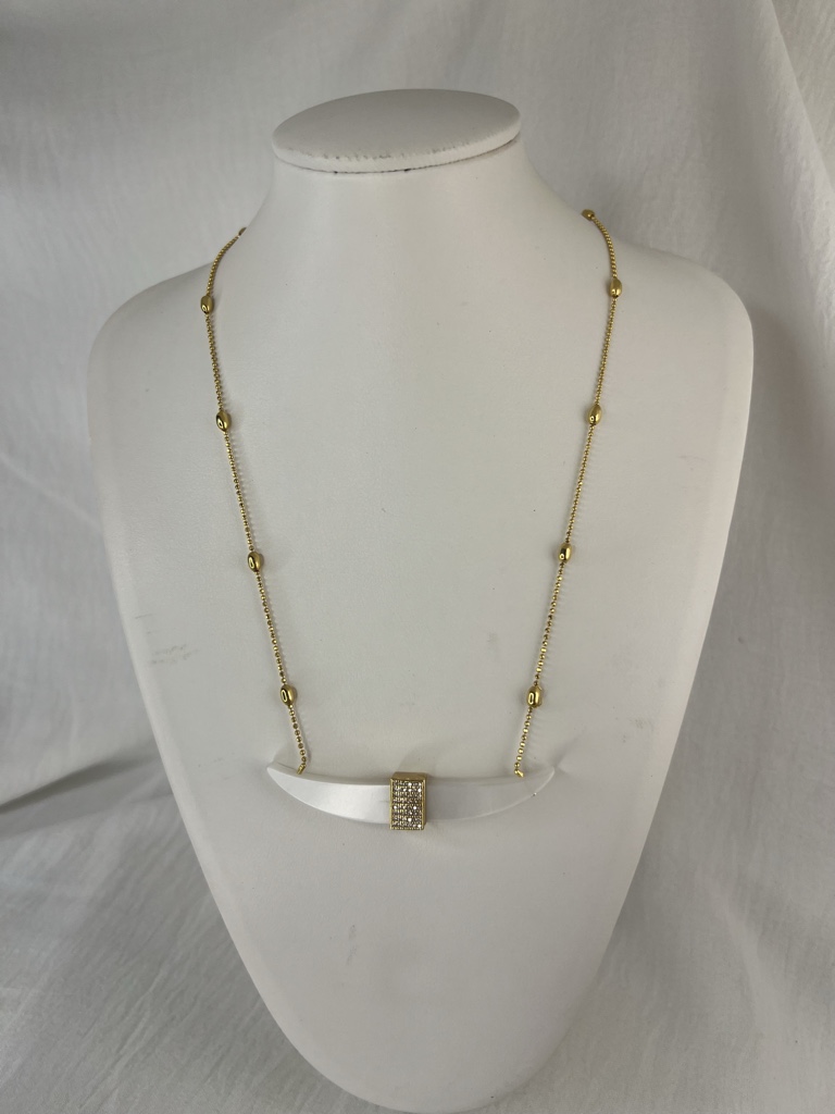 Collar enchapado en Oro de 18k con nácar