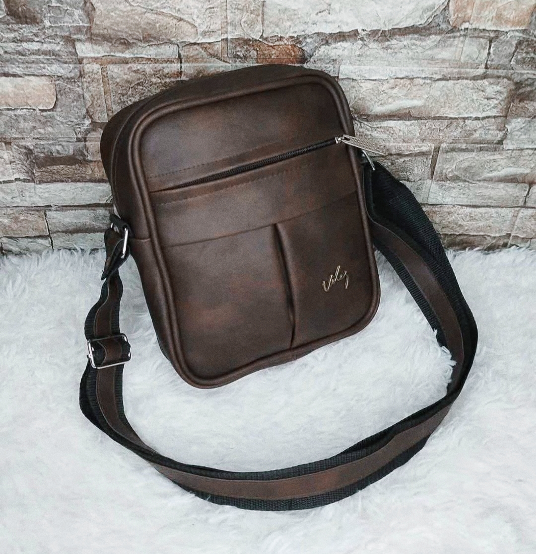 Morral cruzado marrón con correa ajustable