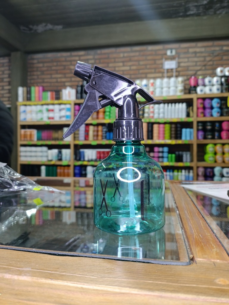 Atomizador verde peluqueria tijerapeine