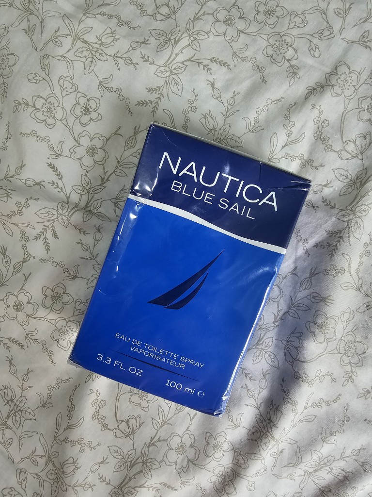 Nautica blue sail