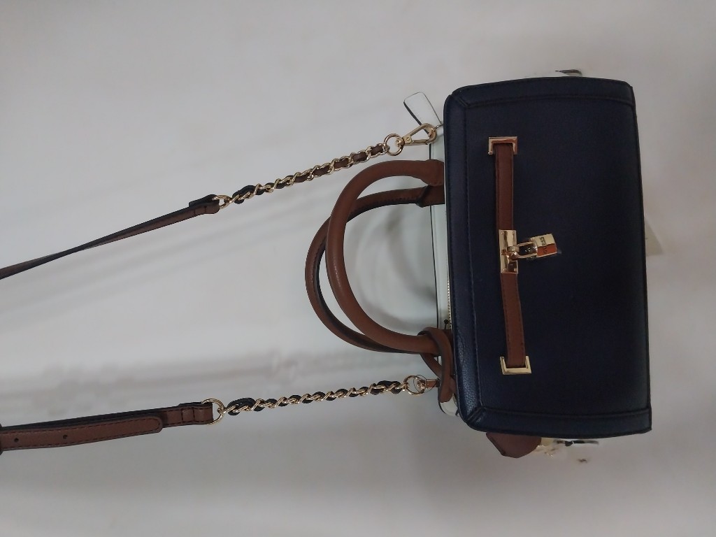 Bolso guess