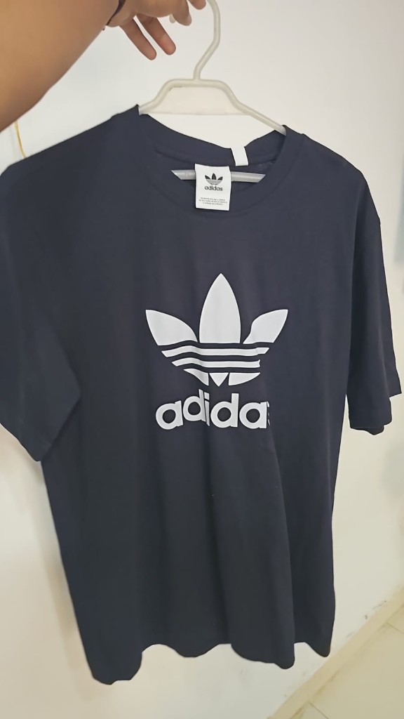 Camiseta addidas logo