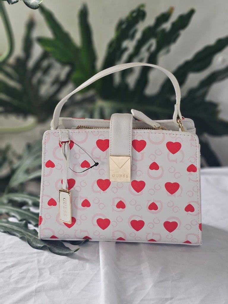 Bolso guess corazon
