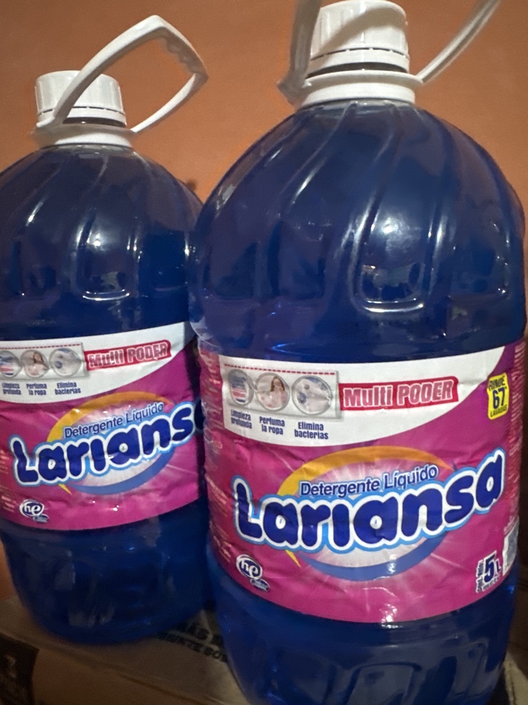 Lariansa detergente líquido azul (galón)