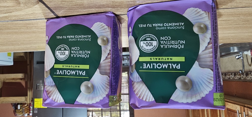 Palmolive Naturals jabon de tocador morado