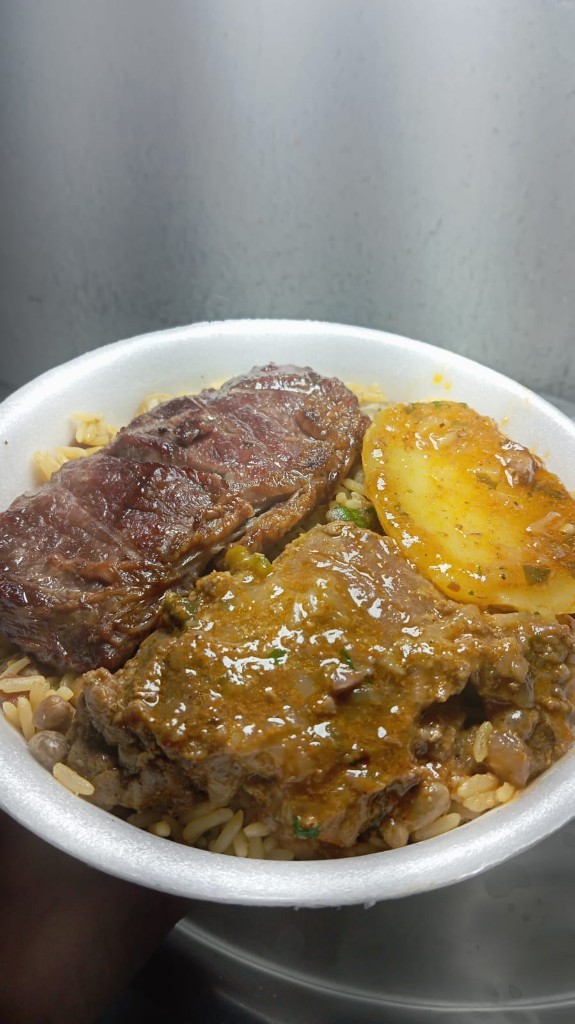 Quentinha com 2 opções de carne