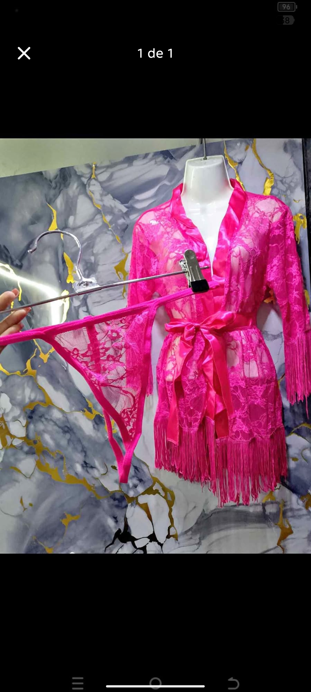 Bata de encaje fucsia con tanga
